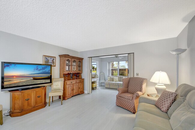 Building Photo - 3959 Via Poinciana
