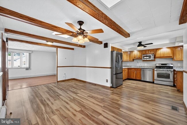 Building Photo - 8402 Holman Ave