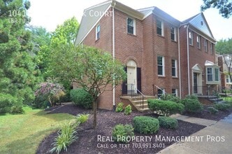 Building Photo - 10411 Carriagepark Ct