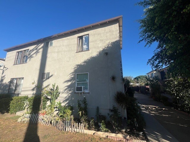 Foto del edificio - 17037/17043/17049 Vanowen St.