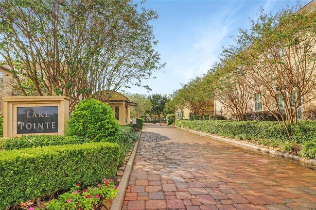 Building Photo - 9112 Lakes at 610 Dr