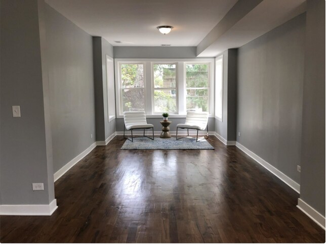 Foto del edificio - 636 N Sawyer Ave