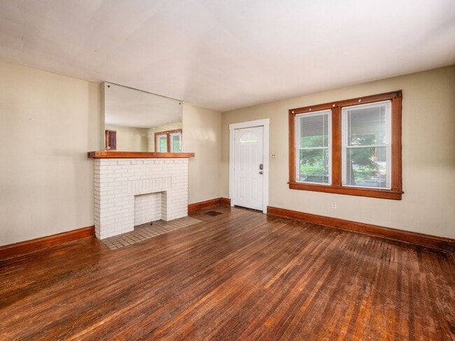Building Photo - 385 E 13th Ave
