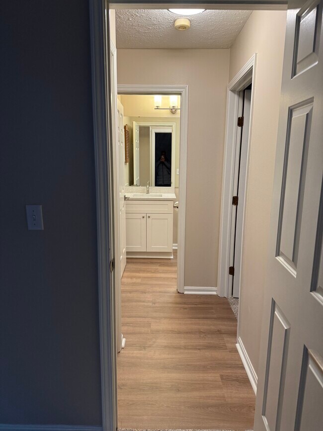 Foto del edificio - 1390 Cedarwood Dr