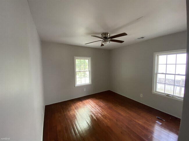 Foto del edificio - 2 br, 1 bath Duplex - 1125 East 55th Street
