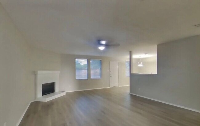 Foto del edificio - AVAILABLE NOW READY TO MOVE IN