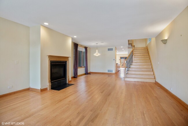 Building Photo - 1631 W Wolfram St