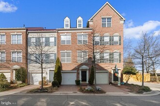 Building Photo - 351 Livermore Ln
