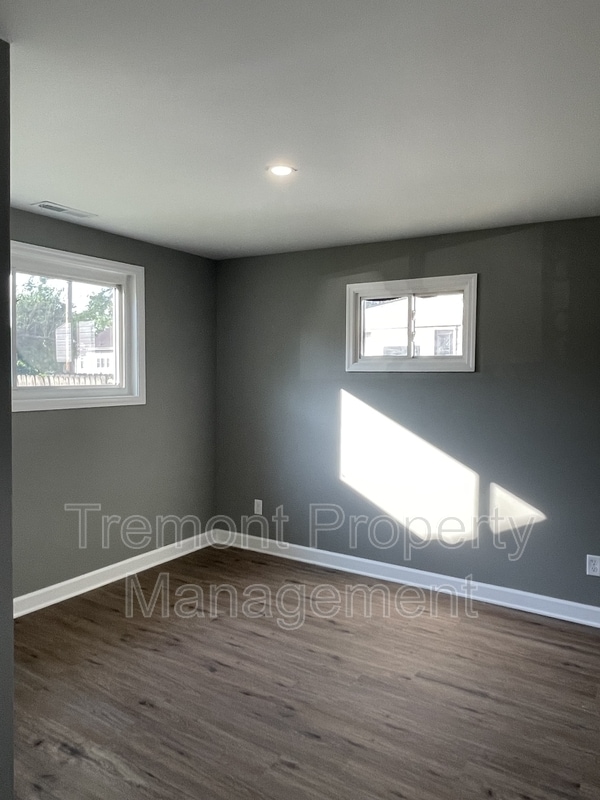 Building Photo - 1105 N Orchard Knob Ave