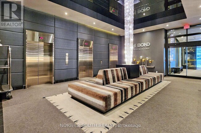 Photo du bâtiment - 290 Adelaide St W