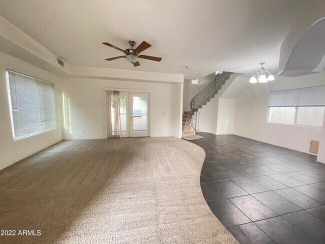 Foto del edificio - 1031 N Henry Dr