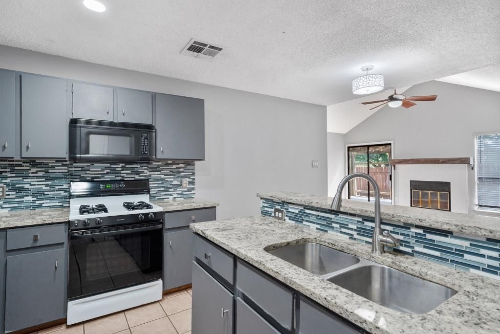 Foto principal - 12307 Emery Oaks Rd