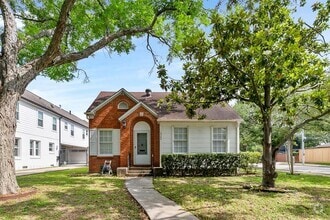Building Photo - 2302 Shakespeare St