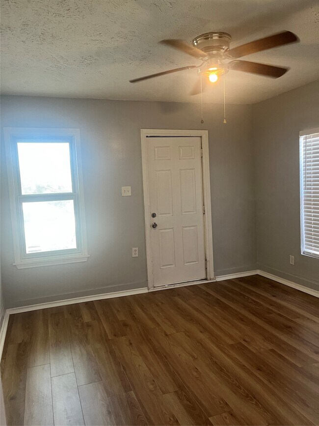 Foto del edificio - 208 E Sterling Ave