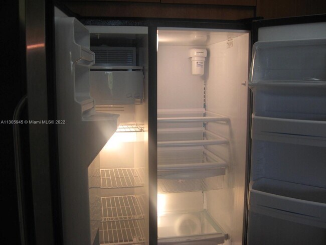 Foto del edificio - 8440 SW 8th St