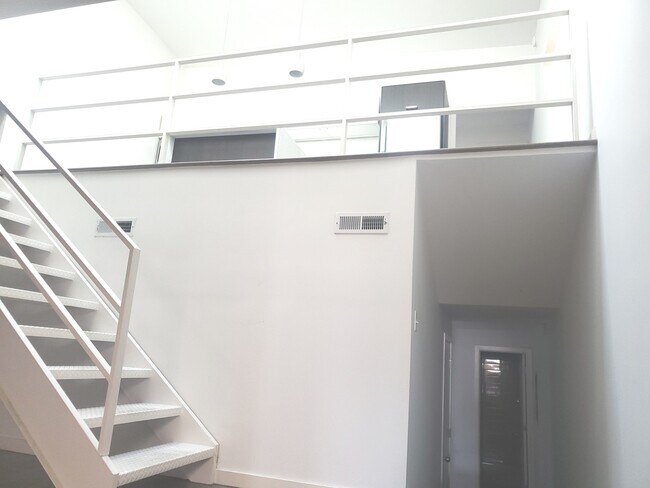 Foto del edificio - 2519 N California Ave