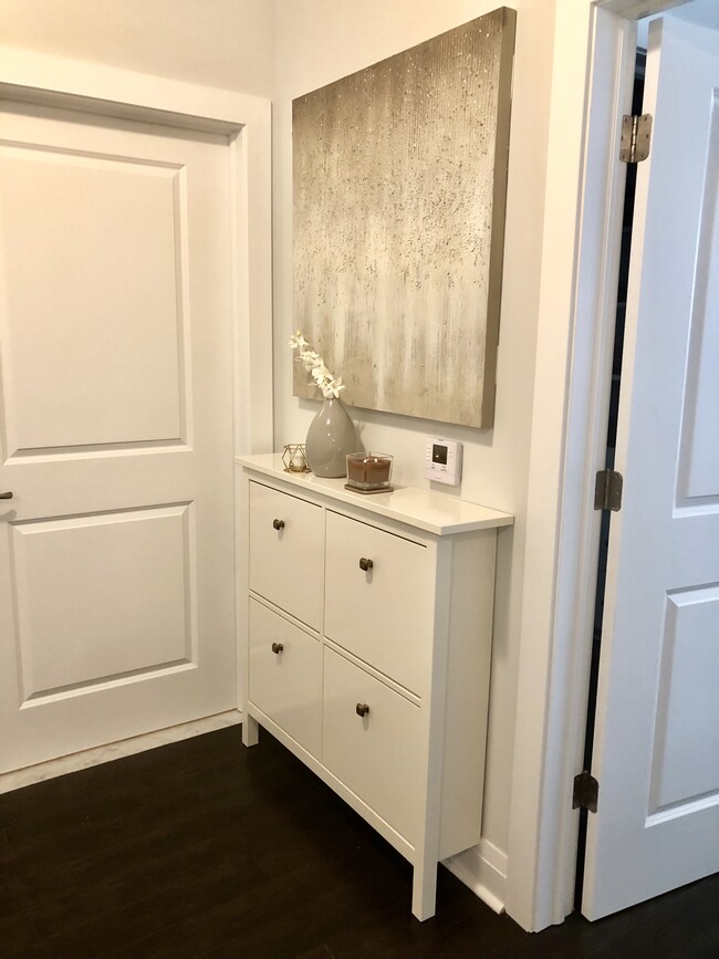 Building Photo - 1901 Summit Ave