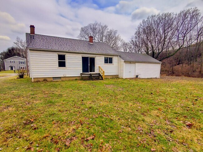 Building Photo - 3676 Hillward Dr
