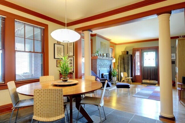 Foto del edificio - 895 Arlington Pl NE