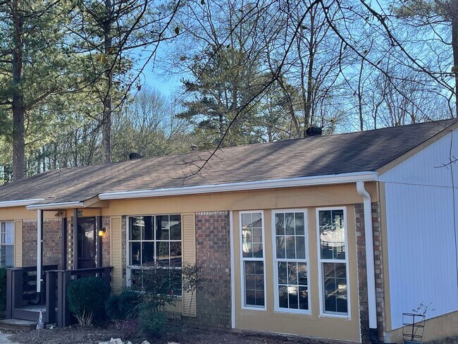 Building Photo - 3 BEDROOM 2 BATH located in Spring Valley ...