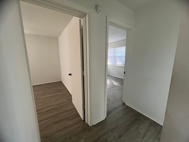 Building Photo - 2 BED 1 BATH READY TO RENT IN PLANT CITY!