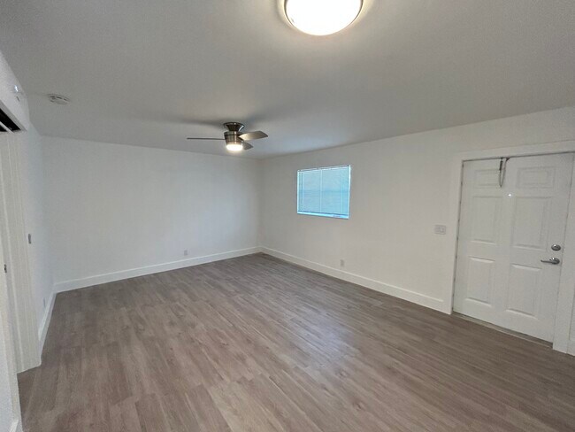 Foto del edificio - 281 NW 40th St