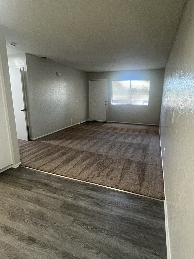 Living Room - Arlington Court Apartments