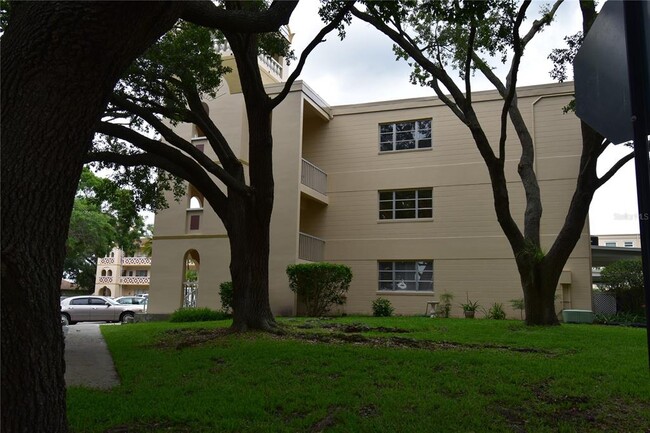 Building Photo - 2383 Netherlands Dr