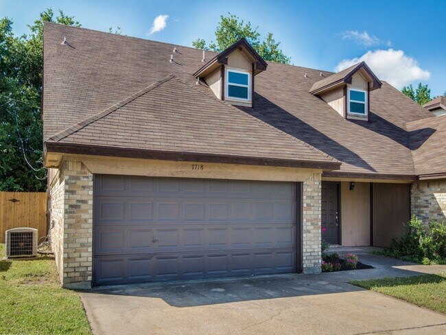 Building Photo - 7716-7718 Sable Lane