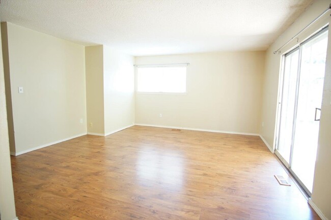 Building Photo - 812 W Silver Meadow Dr