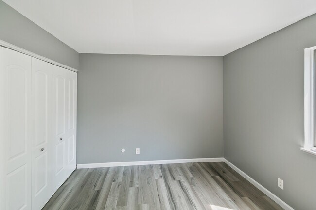 Building Photo - 164 Galewood Dr