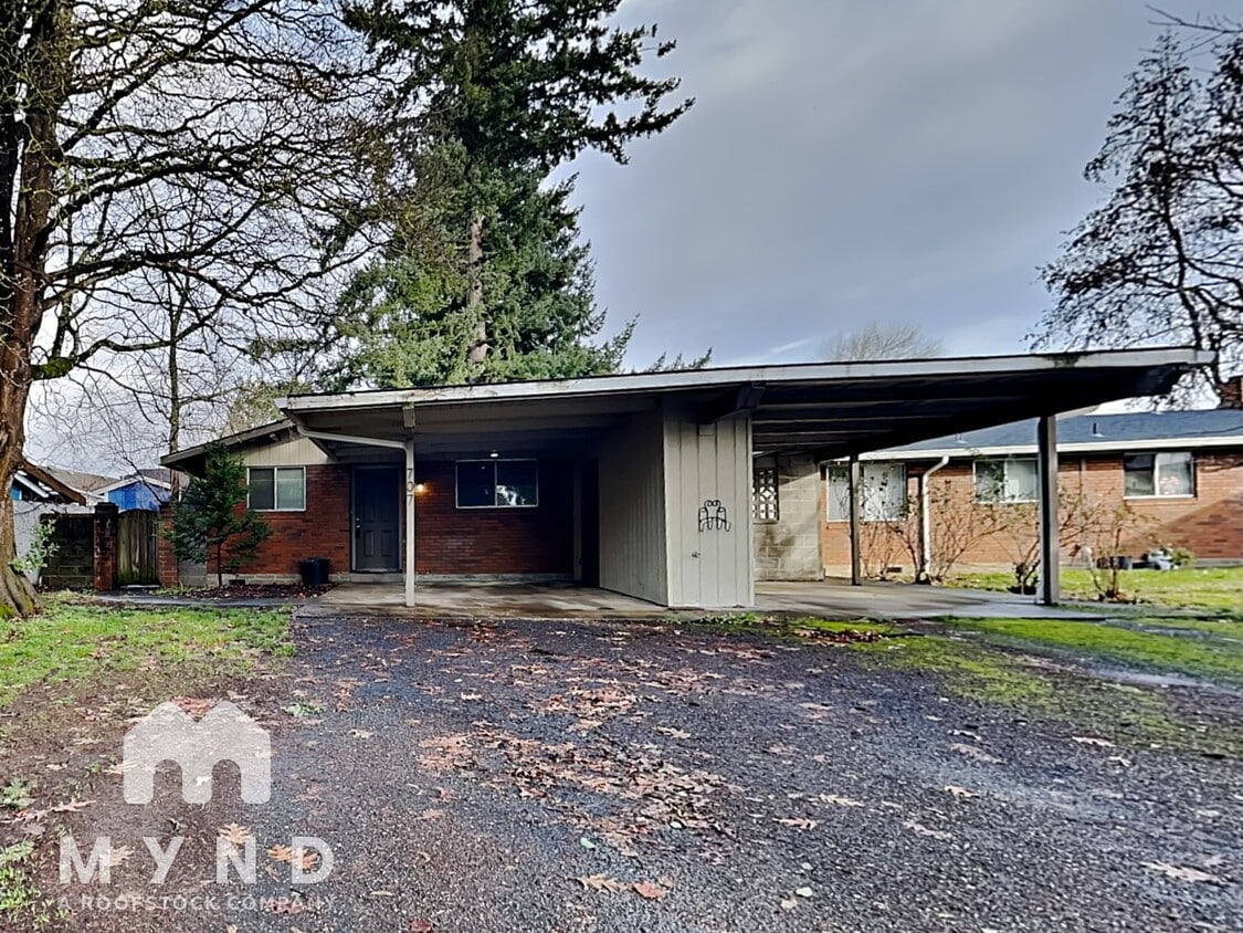Primary Photo - 707 NE 108th Ave