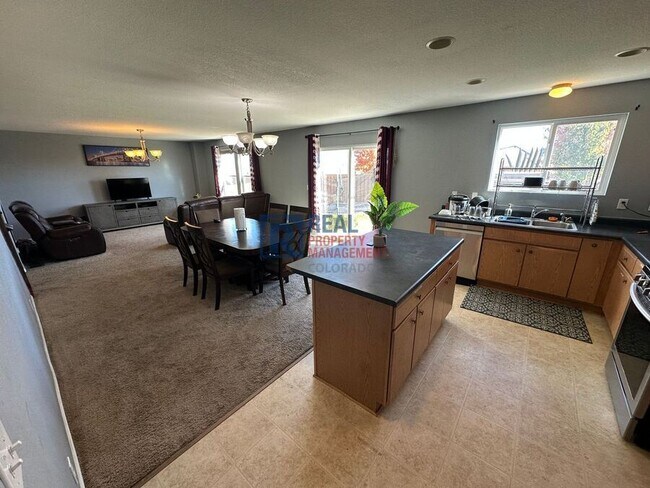 Foto del edificio - 5528 Lewiston Ct