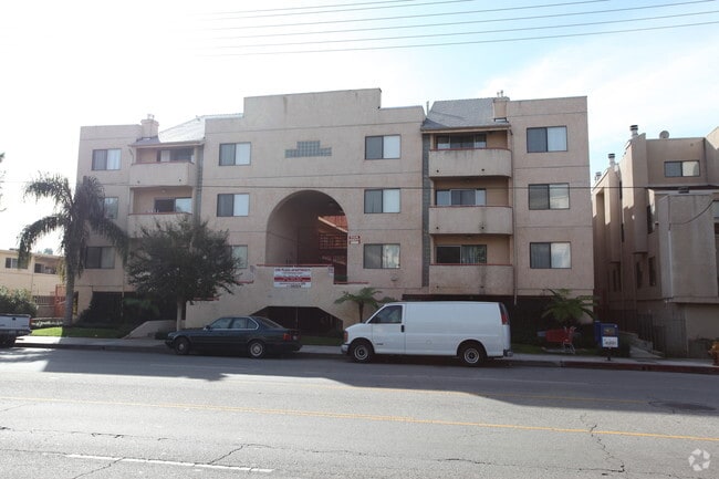 Building Photo - CDE Plaza Apartments