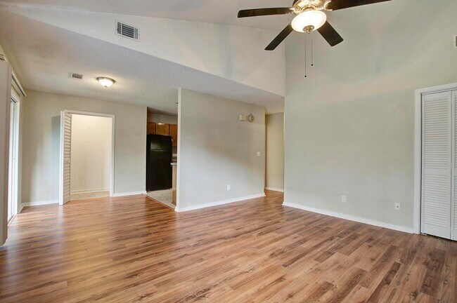 Building Photo - 7945 Timbercreek Ln