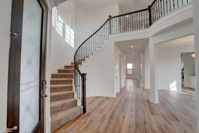 Foto del edificio - Must See 5 Bed 4.5 Bath in Northlake