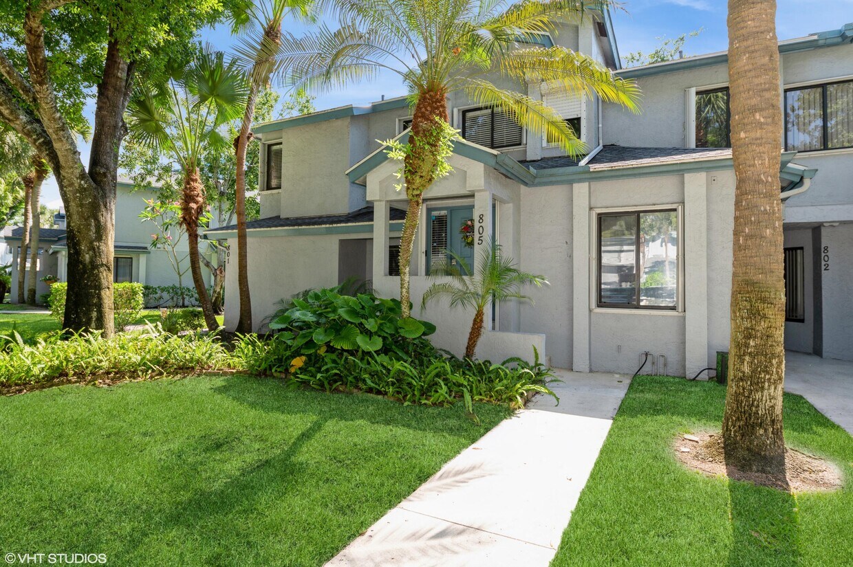 Primary Photo - 805 Harbour Pointe Way