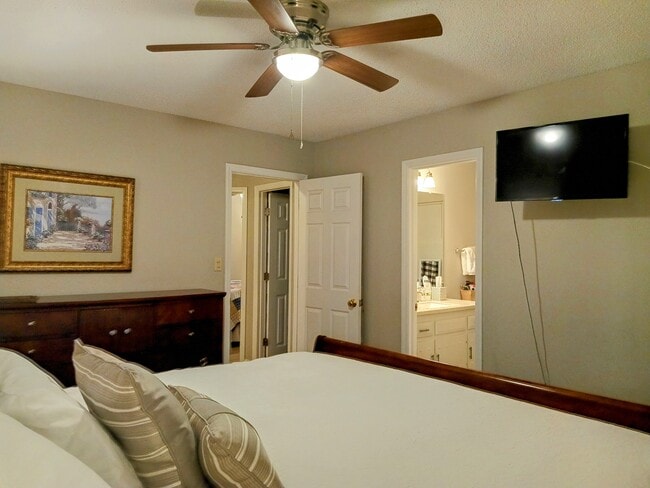 Building Photo - 2901 Westgate Dr