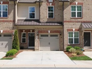Building Photo - 846 Silver Leaf Dr