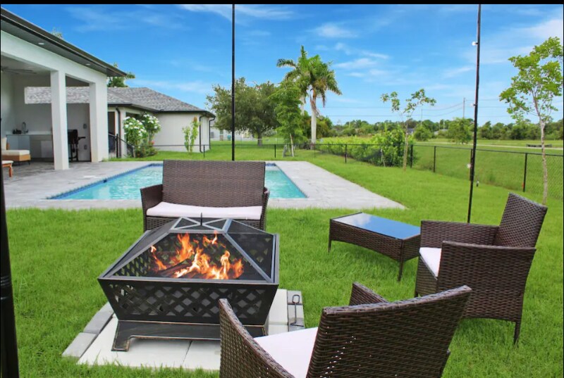 Primary Photo - 4716 NW 39th Ave