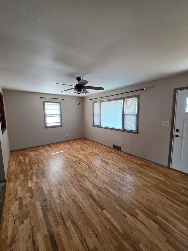 Foto del edificio - Centrally Located Three-Bedroom, Two-Bathroom House for Rent!