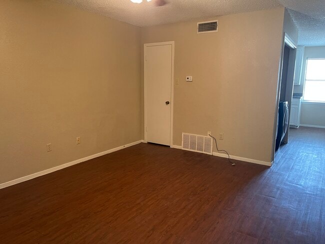Building Photo - Casablanca Condo #121