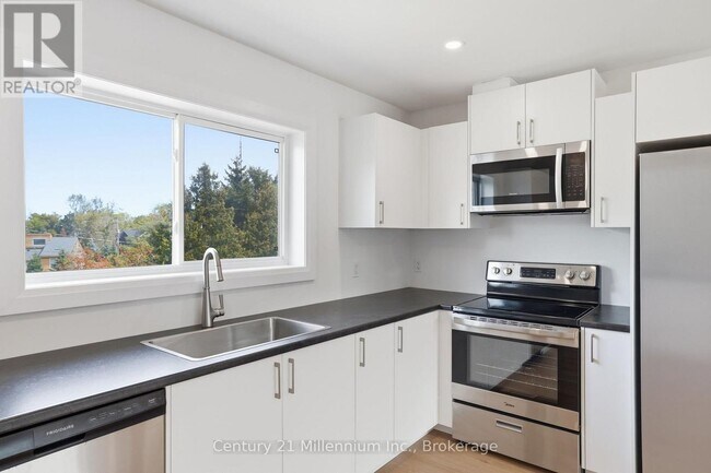 Photo du bâtiment - 9592 Beachwood Rd