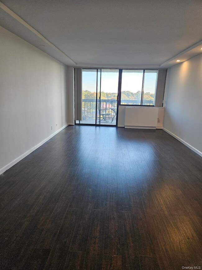 Foto del edificio - 1 Bay Club Dr