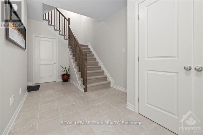 Building Photo - 269 Pastel Way