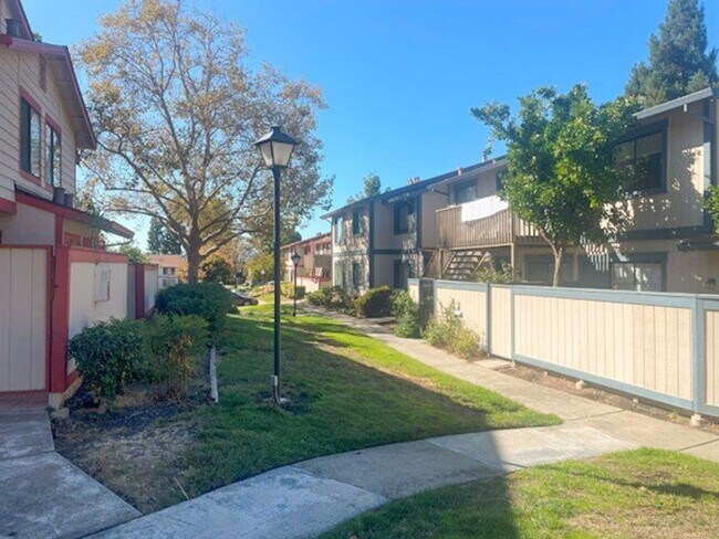 Foto del edificio - 3Bed/2.5 Bath condo in Union City, Pet Negotiable, Large Patio
