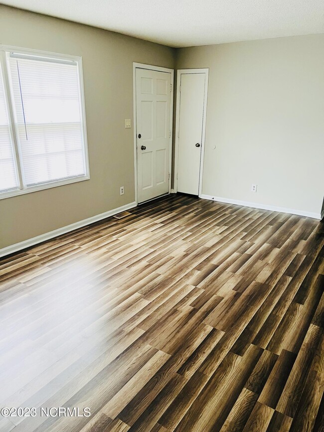 Building Photo - 1105 Brownlea Dr