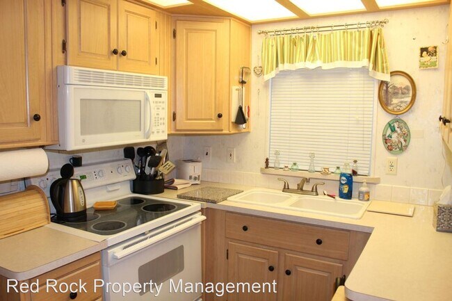 Foto del edificio - 1 br, 1 bath House - 150 N 3050 E #5