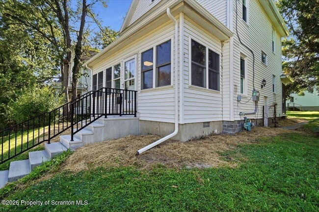 Building Photo - 413 Powell Ave