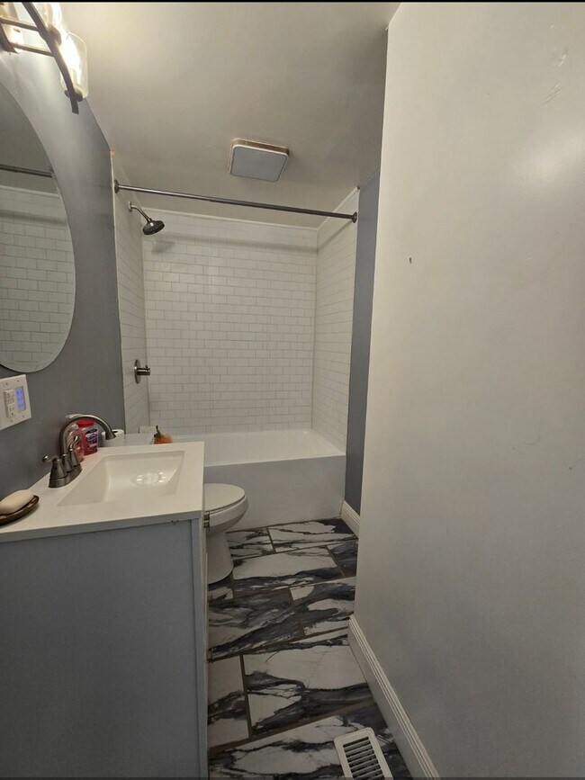 Foto del edificio - 1 Bedroom House In Alton